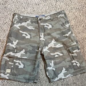 Signature by Levi Strauss Cargo Shorts Camouflage Green Brown Gray Beige Sz 38